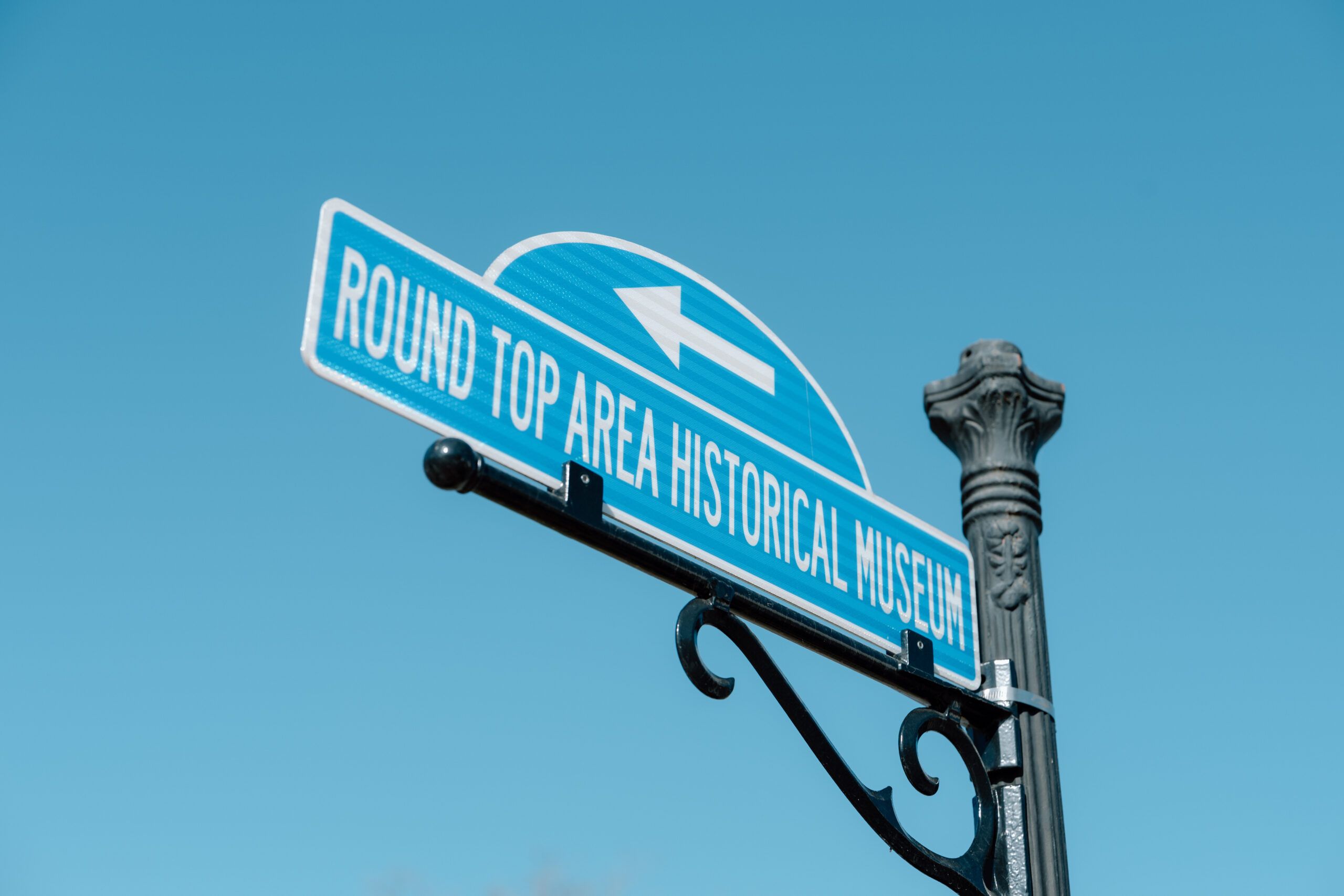 Directional sign that says Round Top Area Historical Museum